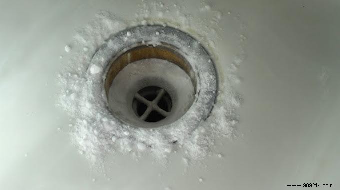 Prevent Foul Drain Odors After Vacation: Proven Baking Soda Method