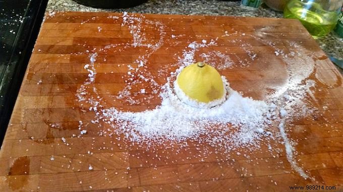 How to Naturally Clean and Deodorize Your Cutting Board with Baking Soda, Lemon, and Salt