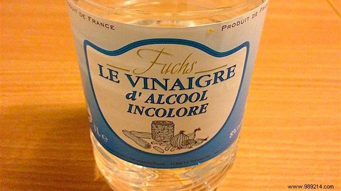 10 Proven Uses for White Vinegar to Simplify Your Home Cleaning