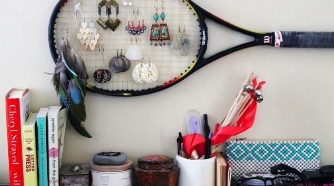 Genius DIY Earring Organizer: Repurpose a Tennis Racket for Effortless Storage