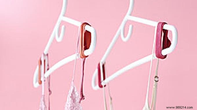 Genius Rubber Band Hack: Prevent Clothes from Slipping Off Hangers