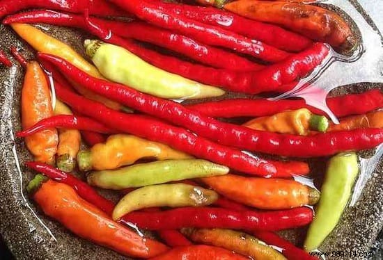 12 Items You Should Never Put in the Microwave: Expert Safety Guide