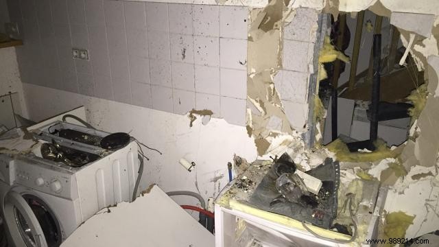 12 Items You Should Never Put in the Microwave: Expert Safety Guide