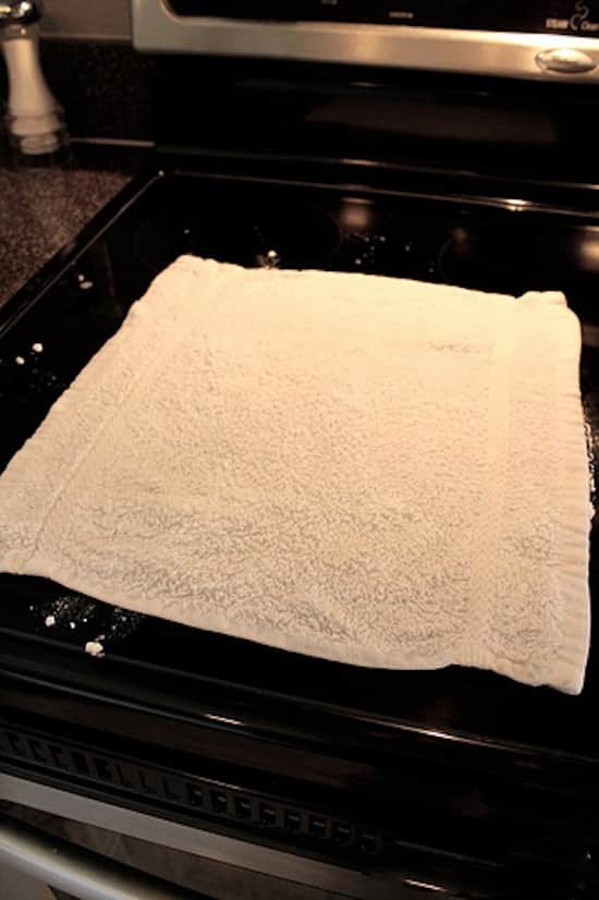 How to Easily Deep-Clean Your Glass Hob with Baking Soda: A Proven Home Trick