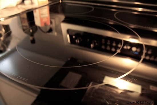 How to Easily Deep-Clean Your Glass Hob with Baking Soda: A Proven Home Trick