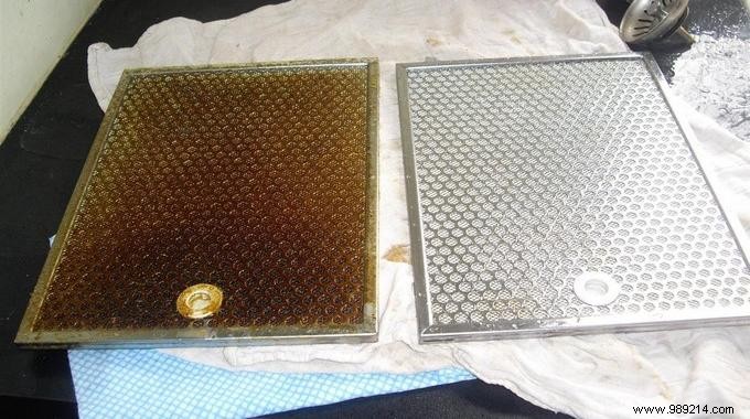 Effortless Baking Soda Trick to Deep-Clean a Greasy Kitchen Extractor Hood