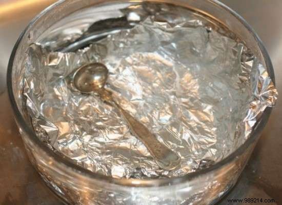 19 Practical Aluminum Foil Hacks for Cleaning, Cooking, and Home Maintenance