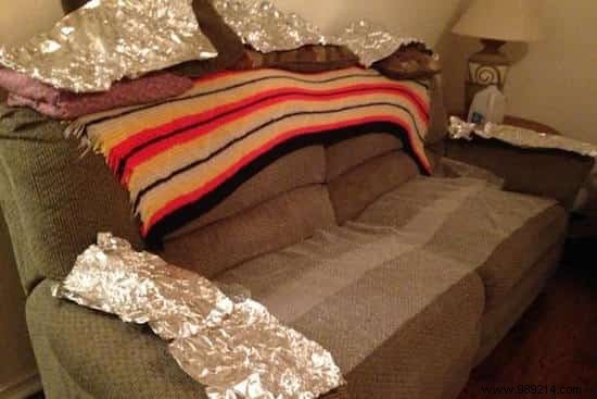 19 Practical Aluminum Foil Hacks for Cleaning, Cooking, and Home Maintenance