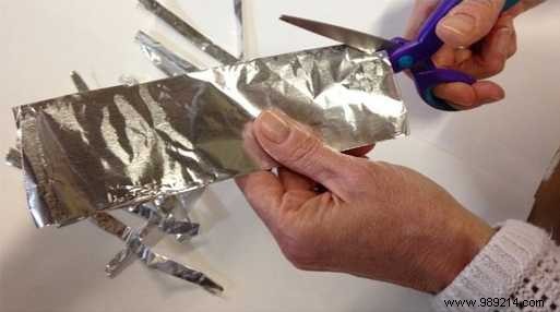 19 Practical Aluminum Foil Hacks for Cleaning, Cooking, and Home Maintenance