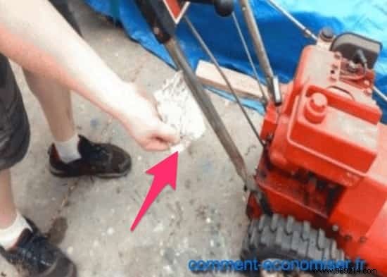 19 Practical Aluminum Foil Hacks for Cleaning, Cooking, and Home Maintenance