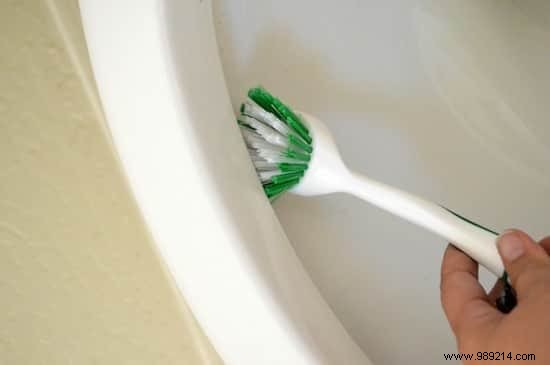 How to Keep Your Toilet Clean Longer: Proven Vinegar Descaling Method for Hard Water
