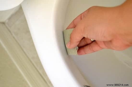 How to Keep Your Toilet Clean Longer: Proven Vinegar Descaling Method for Hard Water