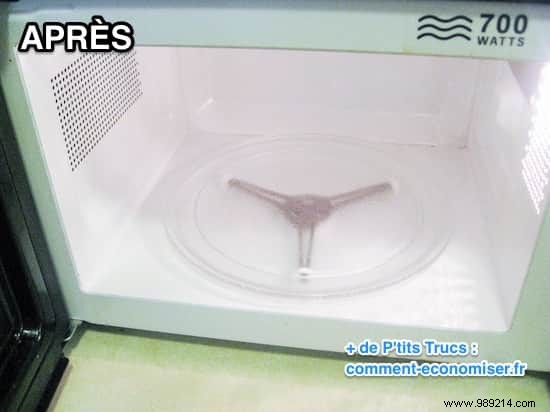 Effortless Microwave Deep Clean: White Vinegar Steam Method in Just 10 Minutes