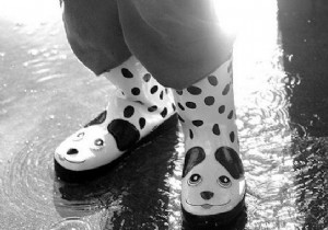 Smart Coat Rack Hack: Store Wet Rain and Snow Boots Without Messing the Floor