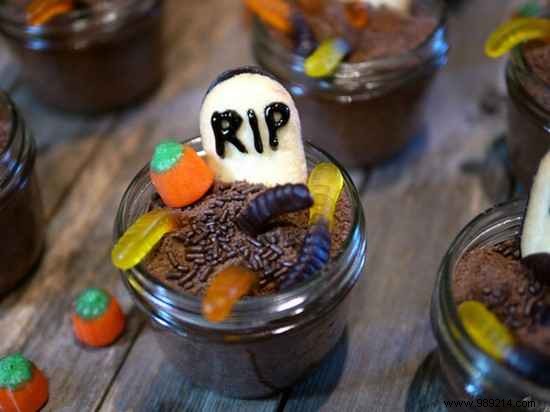 29 Creative Ways to Repurpose Glass Jars for Spooky Halloween Crafts