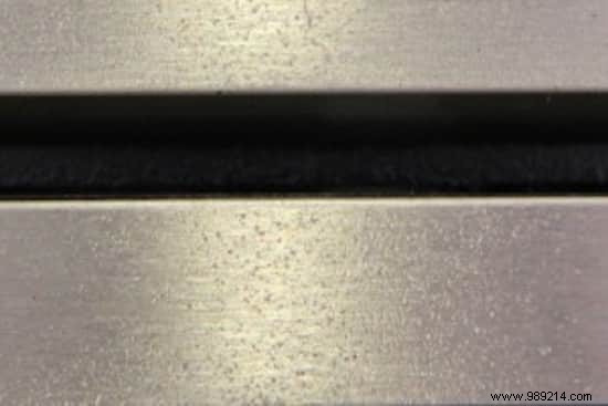 Proven Trick: Effortlessly Clean Stubborn Cooking Oil Splatters from Kitchen Surfaces