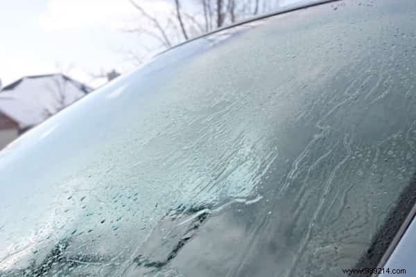 Proven DIY Windshield De-Icer: Clear Frost in Seconds with 2 Simple Ingredients