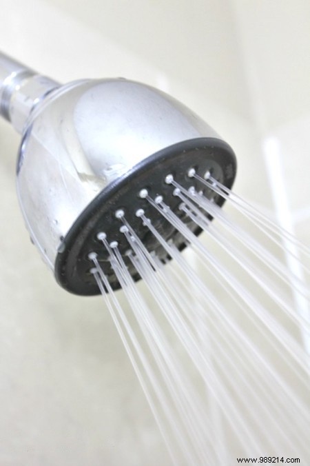 How to Clean a Clogged Shower Head with White Vinegar: Simple Overnight Fix