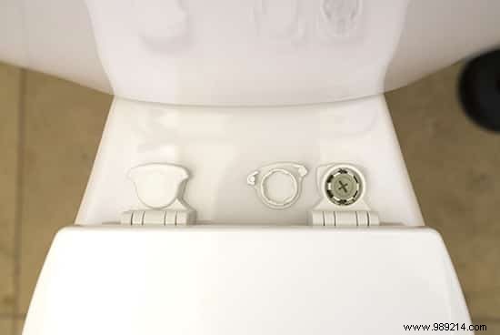 Simple Expert Guide: How to Remove Urine Splatter from Toilet Bowl and Seat