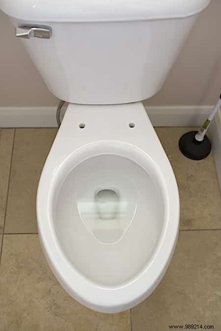 Simple Expert Guide: How to Remove Urine Splatter from Toilet Bowl and Seat