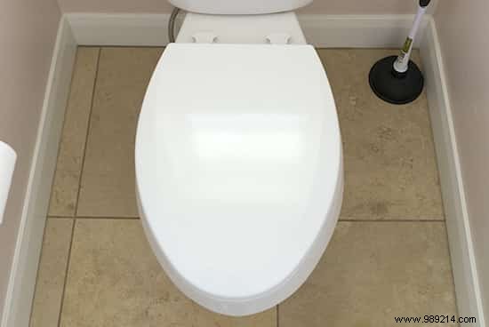Simple Expert Guide: How to Remove Urine Splatter from Toilet Bowl and Seat