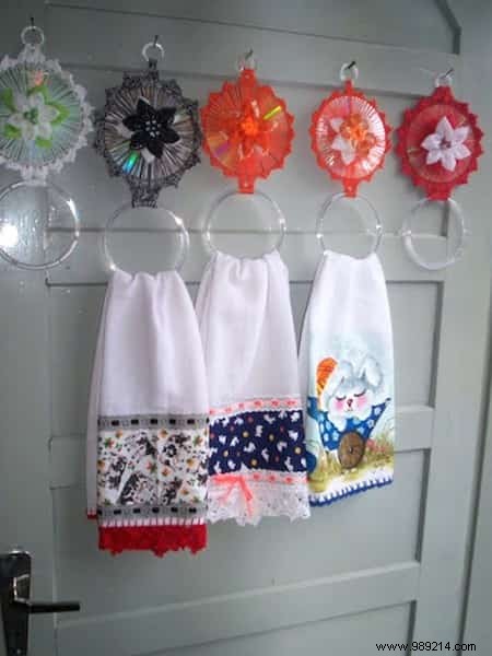 16 Creative DIY Ways to Upcycle Old CDs Into Stunning Decor