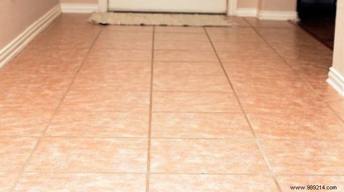 Keep Your Tiles Cleaner 3x Longer with This Proven White Vinegar Trick