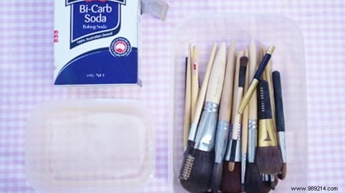 Proven Baking Soda Method to Deep Clean Makeup Brushes Overnight