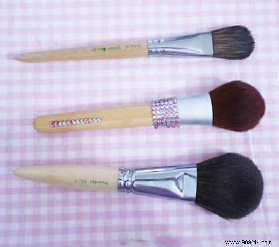 Proven Baking Soda Method to Deep Clean Makeup Brushes Overnight