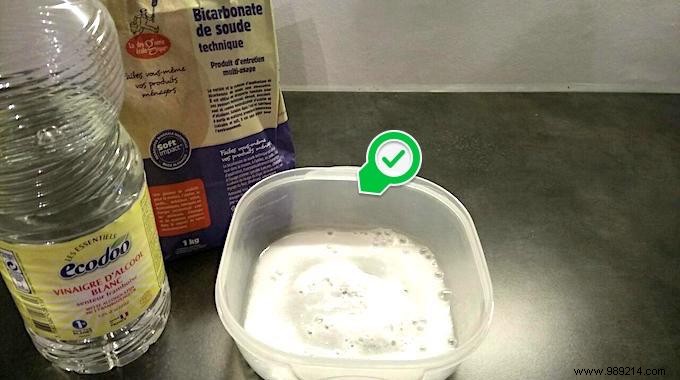 Restore Stained and Sticky Tupperware: Simple Baking Soda and Vinegar Method