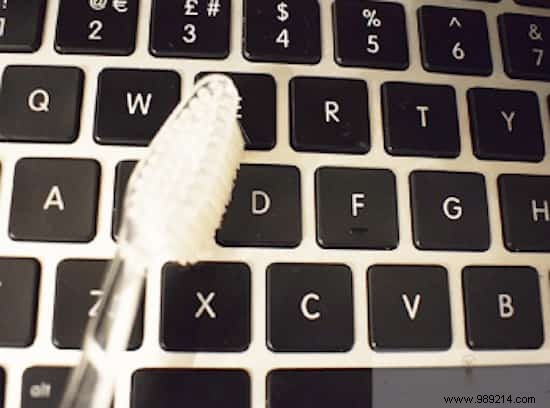 25 Genius Ways to Repurpose Old Toothbrushes: Proven Cleaning Hacks from Years of Experience