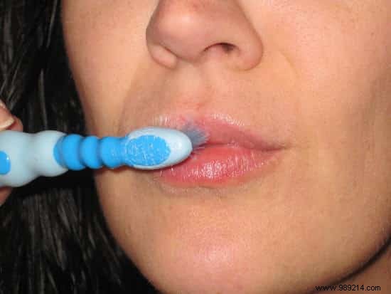 25 Genius Ways to Repurpose Old Toothbrushes: Proven Cleaning Hacks from Years of Experience