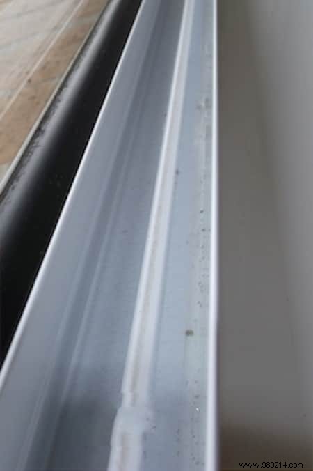 Clean Window Tracks Like a Pro in Just 5 Minutes