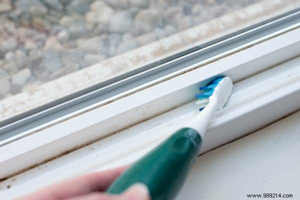 Clean Window Tracks Like a Pro in Just 5 Minutes