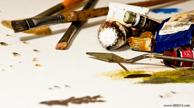 Effortlessly Remove Oil Paint Stains Using Terre de Sommières Clay