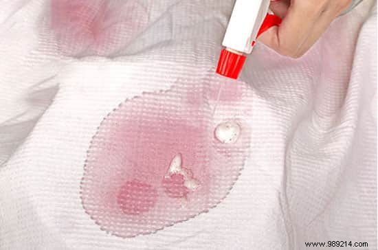 Erase Red Wine Stains Effortlessly: The Proven Hydrogen Peroxide and Dish Soap Method