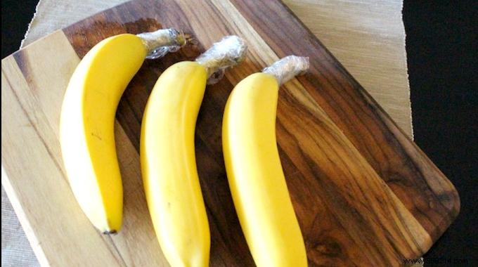 How to Keep Bananas Fresh 3-5 Days Longer: The Simple Stem-Wrapping Trick
