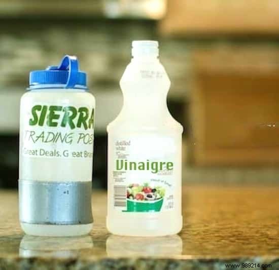 Why Cleaning Your Reusable Water Bottle is Essential: 5 Proven Methods from Hygiene Experts