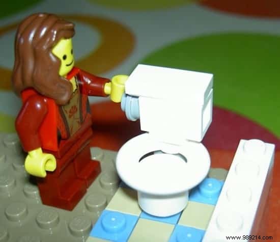 6 Proven Tips to Neutralize Bathroom Odors Instantly