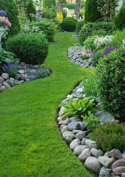 11 Stunning DIY Garden Borders: Easy, Affordable Ideas from a Seasoned Landscaper