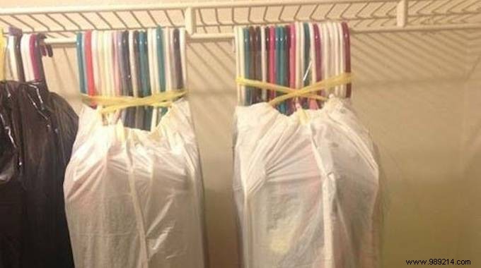 Smart Moving Hack: Transport Clothes on Hangers Wrinkle-Free Using Trash Bags