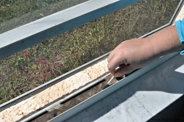 How to Clean Window Tracks Effortlessly with Baking Soda and Vinegar