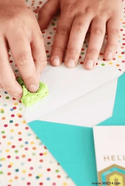 14 Genius Ways to Repurpose Sponges Around Your Home