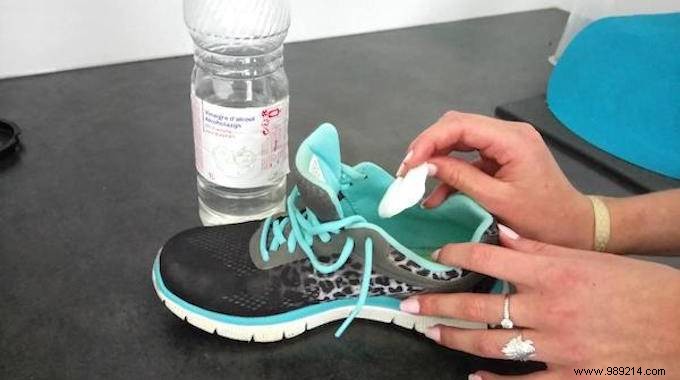 Eliminate Sneaker Odors Fast: The Proven White Vinegar Method
