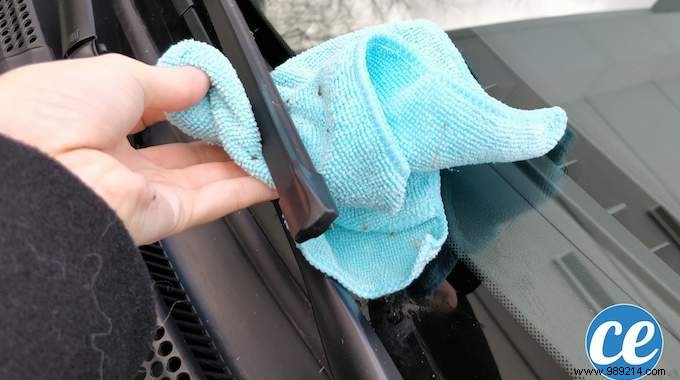 Revive Streaky Windshield Wipers with White Vinegar: A Proven DIY Fix
