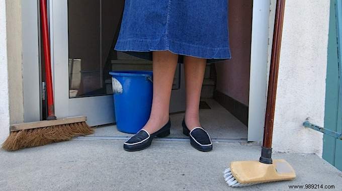 Household Cleaners as Harmful to Lungs as Smoking: Key Study Findings and Safer Alternatives