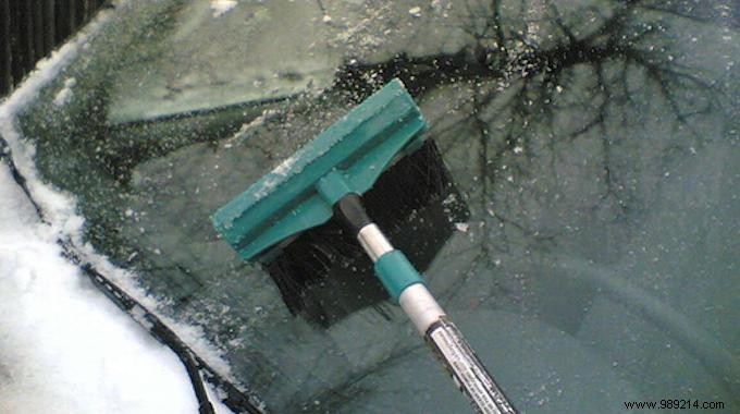 12 Proven Tips to Eliminate Windshield Frost and Fog This Winter