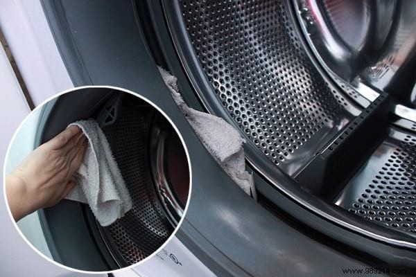 13 Proven Ways to Use White Vinegar for a Spotless, Budget-Friendly Home