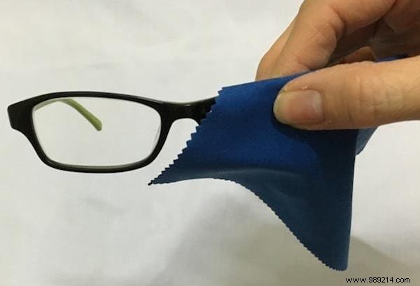 Optician s Proven Method: Clean Your Glasses Properly and Keep Them Spotless