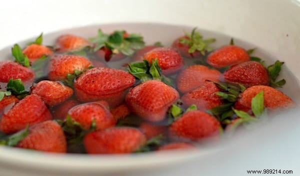 10 Proven Ways to Use White Vinegar for Cleaning and Household Hacks